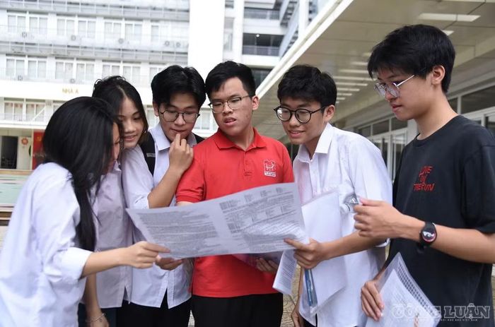 Các đơn vị cũng được yêu cầu ban hành hướng dẫn kiểm tra, đánh giá học sinh phổ thông theo hướng thực chất, khách quan và công bằng.