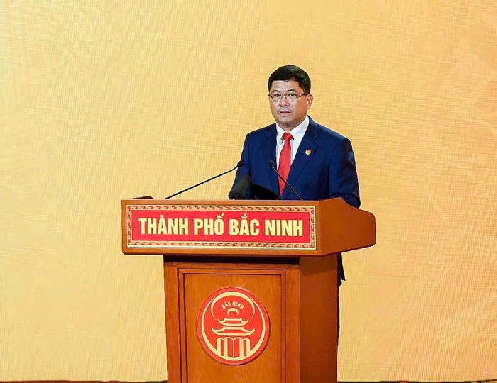 Đồng chí Nguyễn Hồng Thái - Uỷ viên Trung ương đảng, Bí thư tỉnh uỷ Bắc Ninh phát biểu. (Ảnh Đông Bắc).