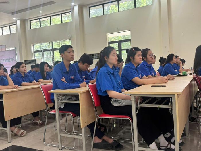 Khoảng 350 sinh viên tham dự phiên toà giả định. Ảnh: Tiến Dũng.