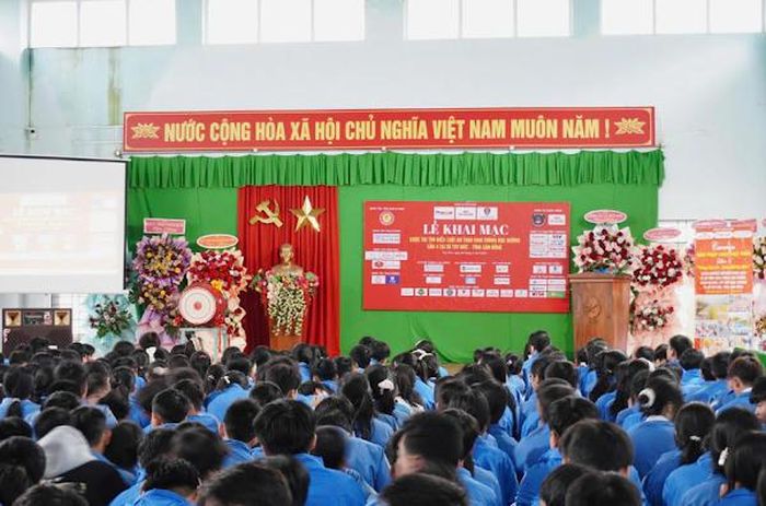 Báo Pháp Luật Việt Nam tổ chức lễ khai mạc Cuộc thi tìm hiểu Luật về ATGT học đường trên địa bàn xã Tuy Đức, tỉnh Lâm Đồng