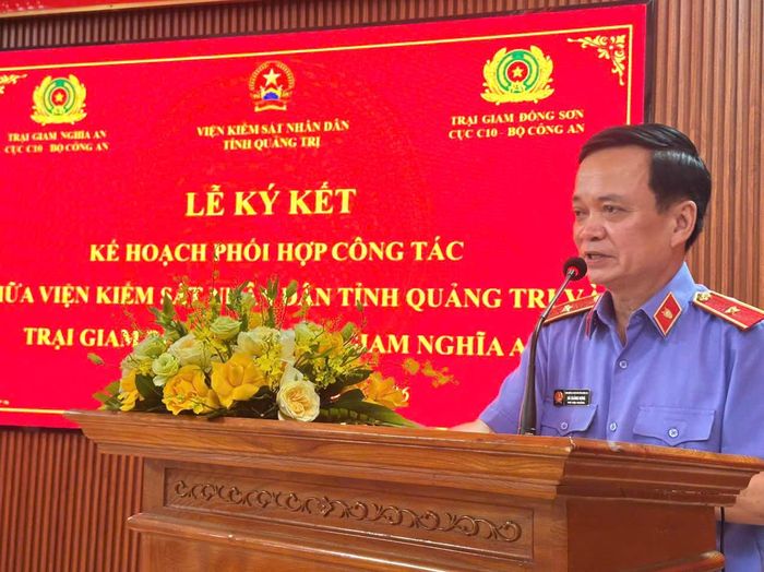 Ông Hà Quảng Hưng, Phó Viện trưởng VKSND tỉnh Quảng Trị phát biểu tại lễ ký kết. (Ảnh: M.P)