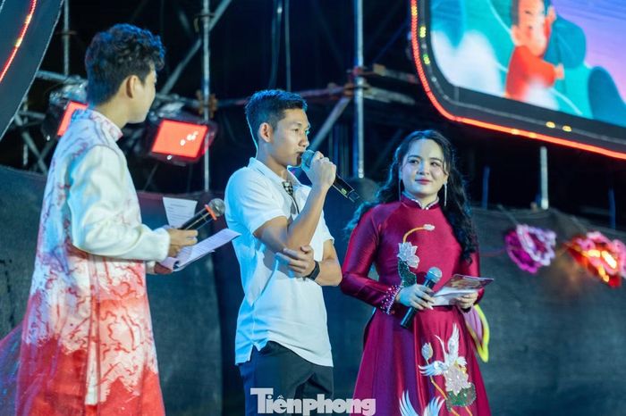 Cùng với đó là sự xuất hiện bất ngờ của cầu thủ Nguyễn Hai Long - tuyển thủ Đội tuyển Quốc gia Việt Nam. Hai Long chia sẻ ngay từ nhỏ đã đam mê bóng đá và thường xuyên đá bóng cùng các bạn nhỏ cùng trang lứa.