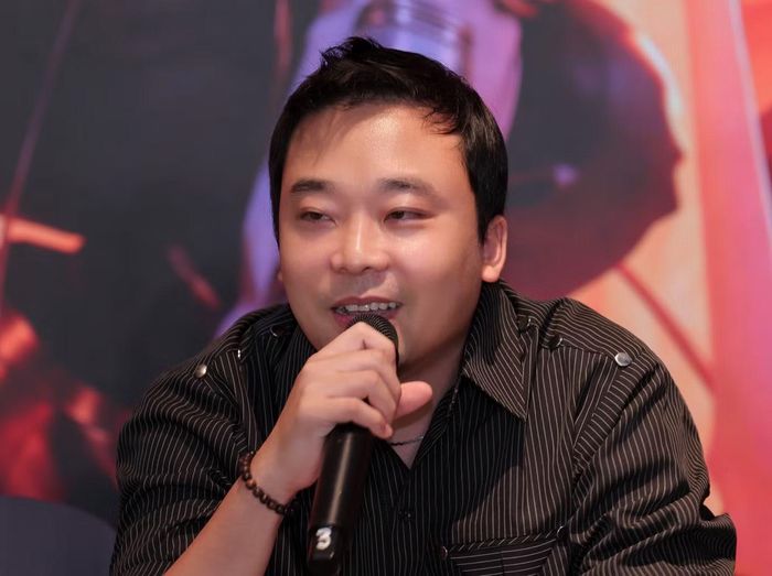 Nhạc sĩ Nguyễn Hữu Vượng nhận xét Tùng Dương hát được nhiều bài hay, nhiều chủ đề, nhiều thể loại, lại kết hợp với các nghệ sĩ trẻ, nên để đầu tư một bài thật sự nổi bật là rất khó. Ảnh: Mạnh Nguyễn.