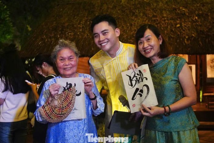  Những ngày này này, chương trình Nét chữ An Nhiên diễn ra tại Văn Miếu - Quốc Tử Giám, giới thiệu thư pháp Hán Nôm, Quốc ngữ kết hợp âm nhạc dân tộc, đưa nghệ thuật truyền thống đến gần công chúng, đặc biệt là người trẻ. 