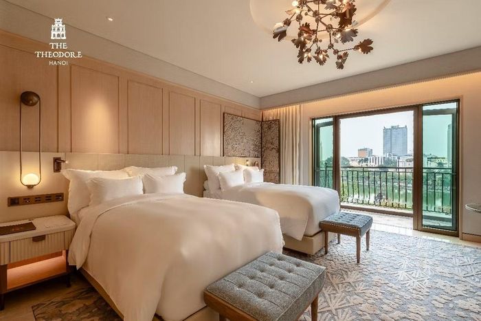 Từ không gian nghỉ dưỡng, du khách có thể chiêm ngưỡng những sắc thái của Hồ Hoàn Kiếm qua từng thời điểm trong ngày.
