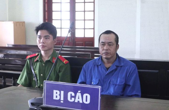 Bản án 12 năm tù khép lại mối tình bắt nguồn từ những cơn ghen tuông.