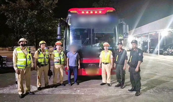 Tài xế và các phương tiện tại thời điểm kiểm tra (ảnh: CACC)