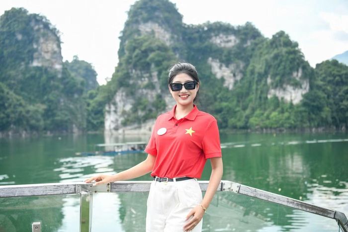 Với 53 thí sinh Hoa hậu Việt Nam, hành trình lần này vừa là dịp lưu giữ những hình ảnh đẹp giữa thiên nhiên vừa là trải nghiệm để hiểu hơn về quê hương, đất nước.