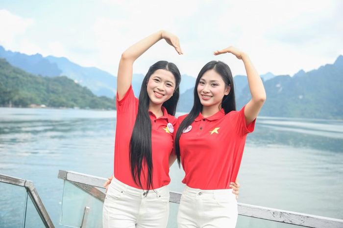 Từng nghe đến Thủy điện Na Hang nhưng đây là lần đầu thí sinh Hoàng Thị Hà Phương được trực tiếp trải nghiệm. "Chúng tôi đã có khoảng thời gian tuyệt vời giữa khung cảnh thiên nhiên hoang sơ, thơ mộng. Đây không chỉ là công trình có ý nghĩa về kinh tế - xã hội mà còn trở thành điểm đến thu hút du khách khi tới Na Hang", Hà Phương nói.