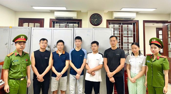 Nhóm đối tượng tại cơ quan công an.