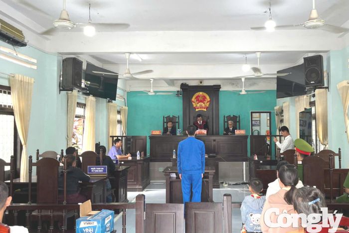 Quang cảnh phiên toà.