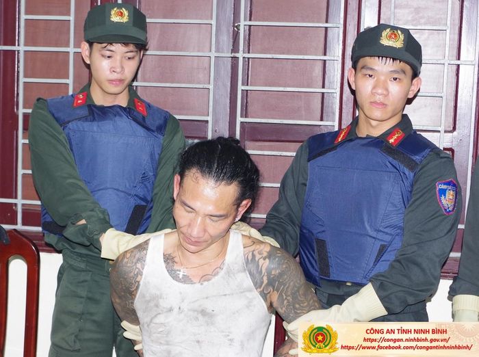 Đối tượng "Đức cộng" bị bắt giữ. Ảnh: CACC