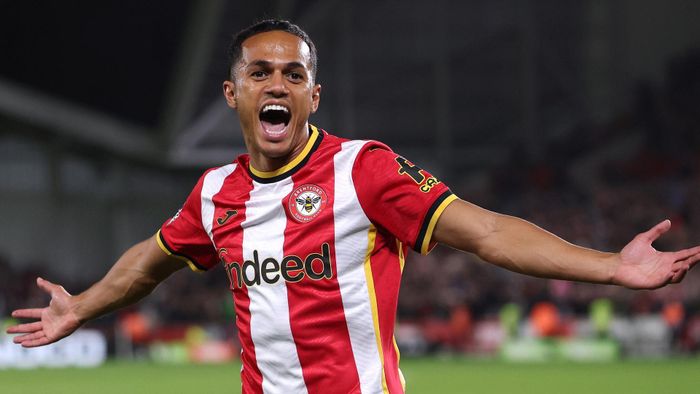 Đến khoảng thời gian bù giờ, Fabio Carvalho đệm vào lưới trống Chelsea ấn định tỷ số 3-0