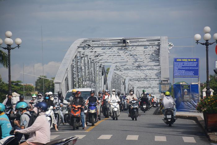 Cầu Trường Tiền được xây dựng từ cuối thế kỷ 19, dưới thời vua Thành Thái, là một biểu tượng của TP Huế. Ảnh: Lê Bằng