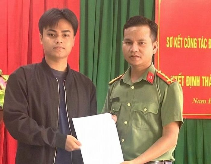  Hồ Văn Hà Đông viết đơn tham gia nghĩa vụ CAND năm 2027. Ảnh: CACC
