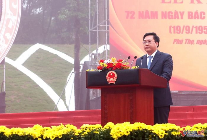 Ông Trần Duy Đông, Chủ tịch UBND tỉnh Phú Thọ đọc diễn văn tại buổi lễ. Ảnh: Đức Hoàng