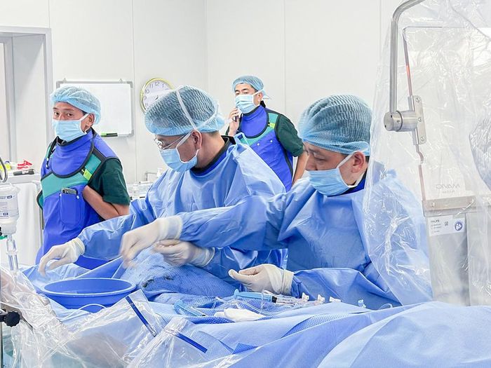 Việc can thiệp kỹ thuật cao ngay tại Phú Quốc thay vì phải di chuyển bệnh nhân vào đất liền đã tận dụng giờ vàng, góp phần cứu sống bệnh nhân. Ảnh: BVCC.