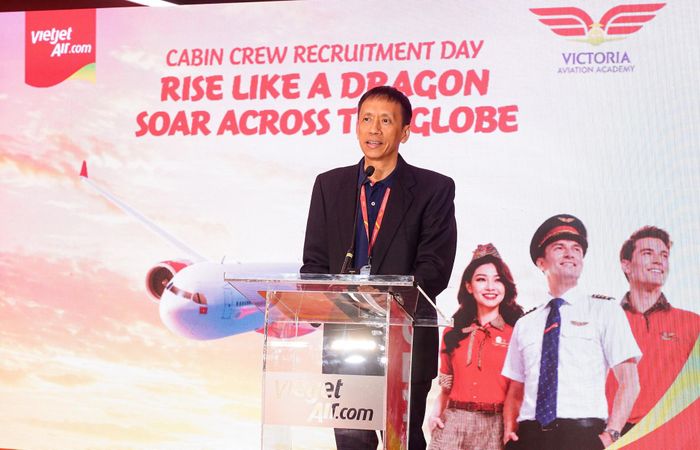 Tổng giám đốc Vietjet Nguyễn Thanh Sơn cho biết gia nhập Vietjet sẽ tạo cơ hội cho các bạn trẻ được làm việc trong một môi trường quốc tế
