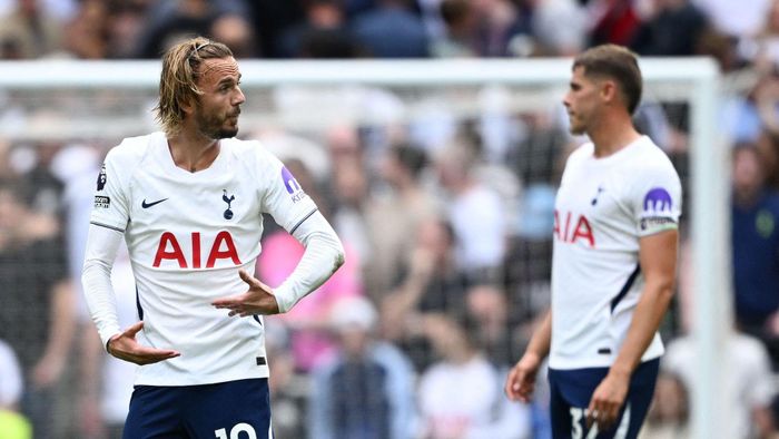 Đến khoảng thời gian bù giờ, Van Hecke ghi thêm 1 bàn nhưng Tottenham vẫn nhận thất bại 2-3 chung cuộc
