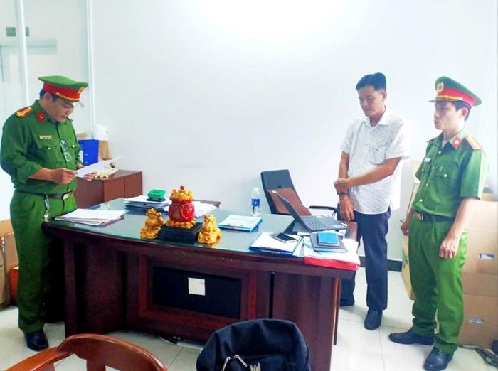 Cơ quan Công an thi hành các Quyết định đối với Lê Minh Phúc. (Ảnh:CA)