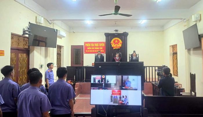 Quang cảnh phiên tòa.