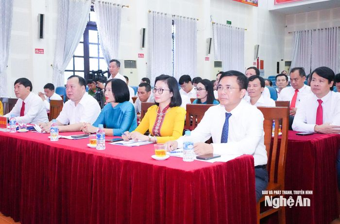 Lãnh đạo các địa phương tham gia Lễ ký kết. Ảnh: Mai Hoa