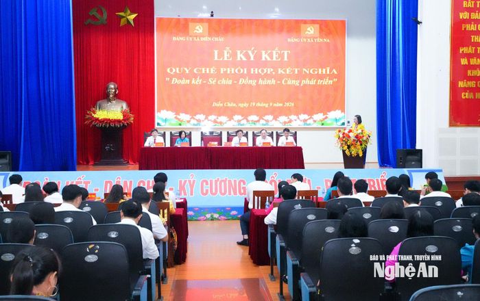 Quang cảnh Lễ ký kết Quy chế phối hợp giữa 2 Đảng uỷ xã Diễn Châu và xã Yên Na. Ảnh: Mai Hoa