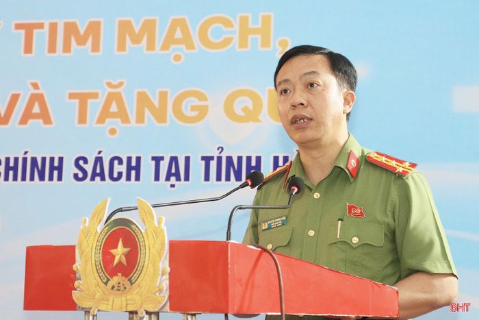 Đại tá Nguyễn Trung Kiên - Phó Giám đốc Công an tỉnh bày tỏ sự trân trọng, cảm ơn đối với tình cảm, sự quan tâm của đoàn công tác Trung ương Hội Người cao tuổi Việt Nam, Bệnh viện 19-8 và Hội Tim mạch Việt Nam dành cho người dân Hà Tĩnh. Chương trình là sự tri ân sâu sắc, thể hiện tình cảm, trách nhiệm của đoàn công tác đối với người cao tuổi, gia đình chính sách trên địa bàn; góp phần chăm sóc sức khỏe, phát hiện sớm bệnh lý và chia sẻ một phần khó khăn với các gia đình.