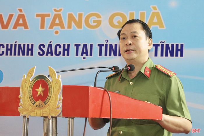 Phát biểu khai mạc chương trình, Đại tá, PGS.TS.BS Nguyễn Tiến Quang - Bí thư Đảng ủy, Giám đốc Bệnh viện 19-8 nhấn mạnh, đây là một trong chuỗi hoạt động về nguồn của đoàn công tác tại Hà Tĩnh, diễn ra từ ngày 18 - 20/9, hướng đến chăm sóc sức khỏe cho người cao tuổi hoàn cảnh khó khăn, gia đình chính sách. Thông qua chương trình, người dân được khám sàng lọc, phát hiện sớm các nguy cơ bệnh lý tim mạch, theo dõi sức khỏe và tiếp cận phương án điều trị phù hợp.