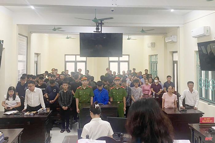 Trong các ngày từ 4/9 đến 6/9, Viện KSND khu vực 1 phối hợp với toà án cùng cấp tổ chức xét xử Lý Hoàng Nam (SN 2007, trú xã Việt Xuyên) cùng 35 đồng phạm về các tội "Gây rối trật tự công cộng" và "Sử dụng trái phép vũ khí quân dụng".