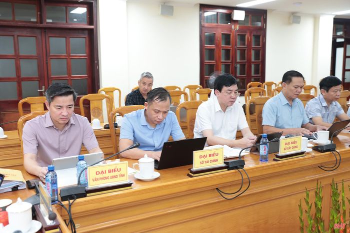 Lãnh đạo các sở, ban, ngành tham gia cuộc làm việc.