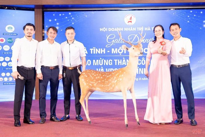 Hiện mô hình của anh Huân tạo việc làm thường xuyên cho 28 lao động, doanh thu đạt khoảng 2,44 tỷ đồng/năm.