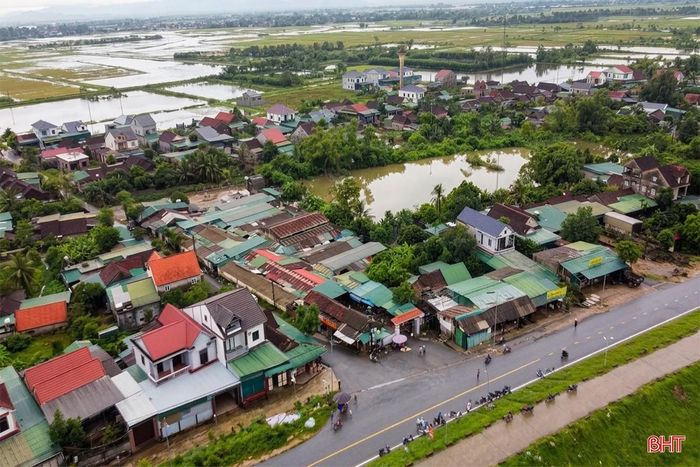 Chợ Trổ nằm bên đê La Giang gắn với vùng đất Kẻ Trổ xưa.