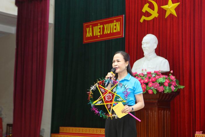 Bà Nguyễn Thị Lệ Hà - Chủ tịch Hội LHPN Hà Tĩnh phát biểu tại chương trình.