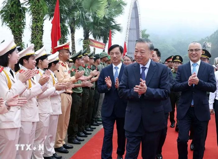 Tổng Bí thư, Chủ tịch nước Tô Lâm dự Lễ kỷ niệm 72 năm Ngày Bác Hồ về thăm Đền Hùng (19/9/1954-19/9/2026) và khánh thành Tượng đài “Bác Hồ với Ngày hội non sông.” (Ảnh: Thống Nhất/TTXVN)