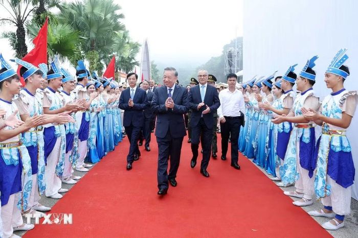 Tổng Bí thư, Chủ tịch nước Tô Lâm dự Lễ kỷ niệm 72 năm Ngày Bác Hồ về thăm Đền Hùng (19/9/1954-19/9/2026) và khánh thành Tượng đài “Bác Hồ với Ngày hội non sông.” (Ảnh: Thống Nhất/TTXVN)