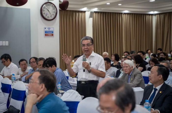 Các chuyên gia trao đổi tại diễn đàn. (Ảnh: Vietnam+)