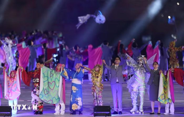 Các nghệ sỹ biểu diễn tại Lễ khai mạc Đại hội Thể thao châu Á lần thứ 20 (ASIAD 20) ở Nagoya, Nhật Bản tối 19/9/2026. (Ảnh: THX/TTXVN phát)