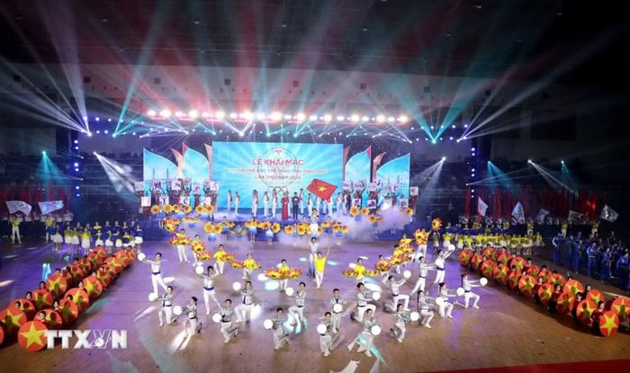 Chương trình nghệ thuật - đồng diễn “Vĩnh Long - Bản hòa ca hội tụ và khát vọng vươn xa”. (Ảnh: Lê Thúy Hằng/TTXVN)