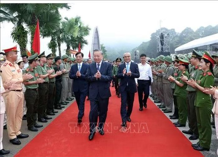 Tổng Bí thư, Chủ tịch nước Tô Lâm dự Lễ kỷ niệm 72 năm Ngày Bác Hồ về thăm Đền Hùng (19/9/1954 - 19/9/2026) và khánh thành Tượng đài “Bác Hồ với Ngày hội non sông”. Ảnh: Thống Nhất/TTXVN