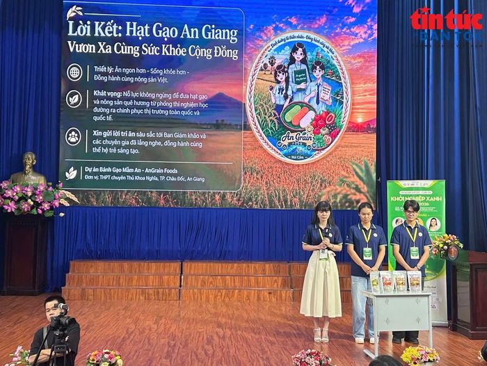 Các đội thi đang trình bày dự án khởi nghiệp tại TP Hồ Chí Minh vào sáng ngày 19/9.