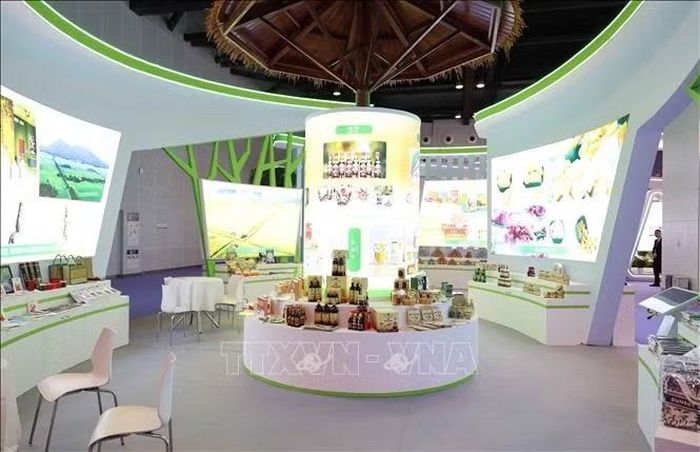 Gian trưng bày sản phẩm của các doanh nghiệp tỉnh An Giang.