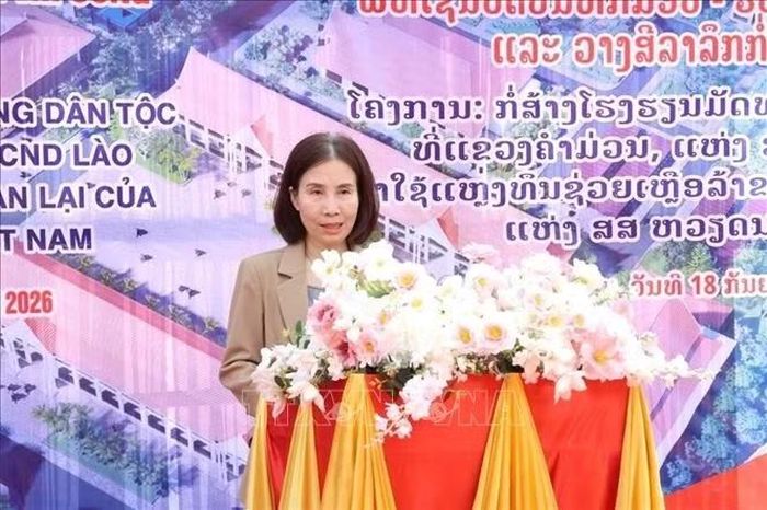 Đồng chí Nguyễn Thị Hương Giang, Phó Giám đốc Sở Ngoại vụ tỉnh Quảng Trị phát biểu tại buổi lễ. Ảnh: Xuân Tú/PV TTXVN tại Lào