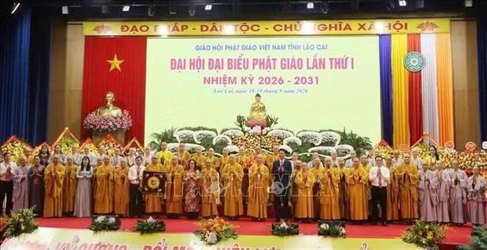 Ban Trị sự Giáo hội Phật giáo Việt Nam tỉnh Lào Cai nhiệm kỳ 2026 - 2031 gồm 45 thành viên ra mắt Đại hội. Ảnh: TTXVN phát