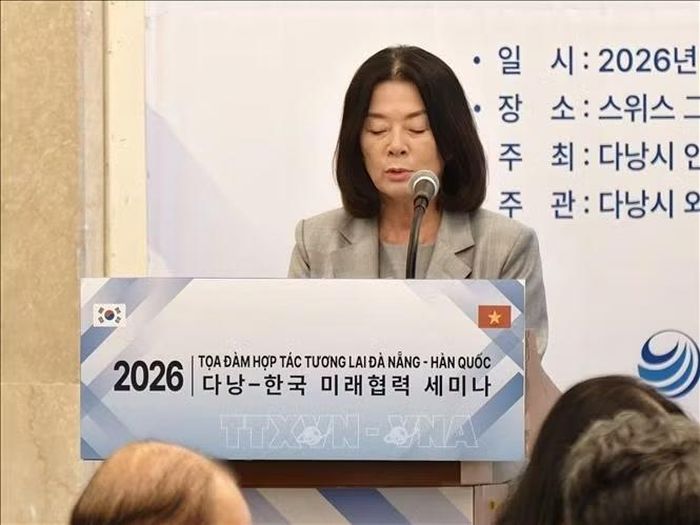 Bà Son Ha-eun, Chủ tịch Hội Khoa học Công nghệ AI & Blockchain Hàn Quốc phát biểu. Ảnh: Đào Lâm/PV TTXVN tại Hàn Quốc