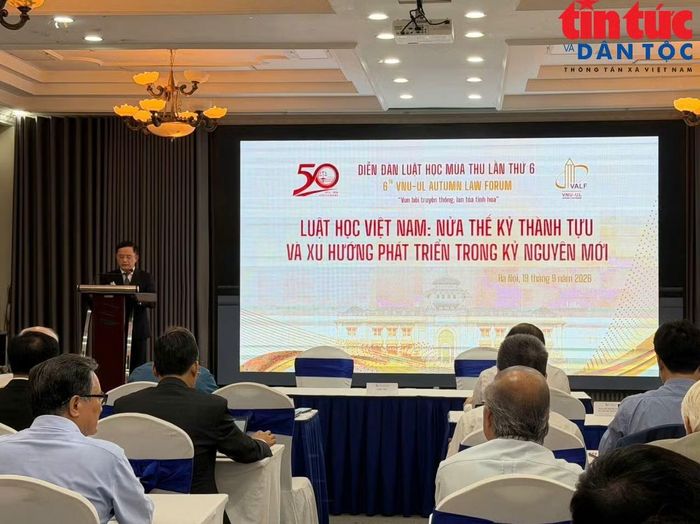 PGS.TS Nguyễn Tiến Vinh, Hiệu trưởng Trường Đại học Luật, Đại học Quốc gia Hà Nội nhấn mạnh ý nghĩa thời điểm và trách nhiệm của ngành luật trong bối cảnh mới. Ảnh: LV