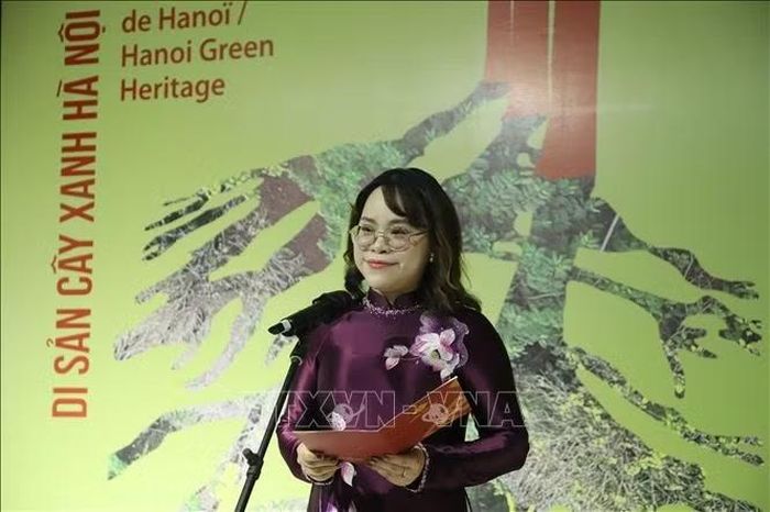 Phó Chủ tịch UBND phường Cửa Nam Trịnh Ngọc Trâm phát biểu khai mạc triển lãm