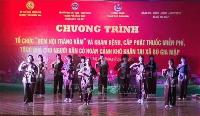 Tiết mục văn nghệ tại Đêm hội Trăng rằm.