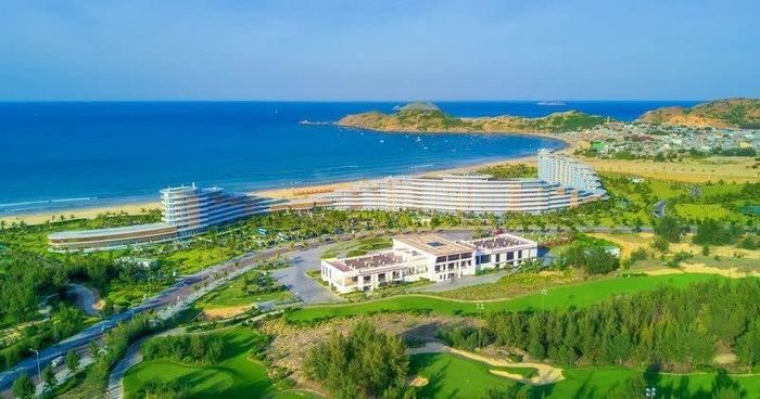 Hạ tầng dành cho phân khúc nghỉ dưỡng cao cấp ở Gia Lai đang từng bước hình thành với các khu nghỉ dưỡng, villa và sân golf ven biển.