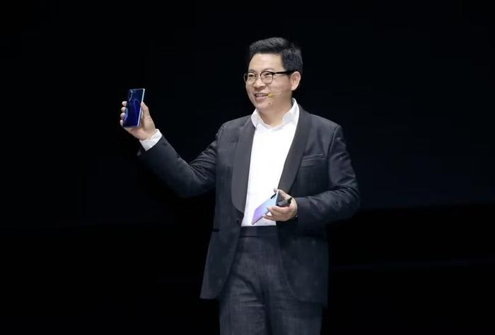 Dư Thừa Đông luôn là người trực tiếp giới thiệu sản phẩm mới của Huawei. Ảnh: Sohu.